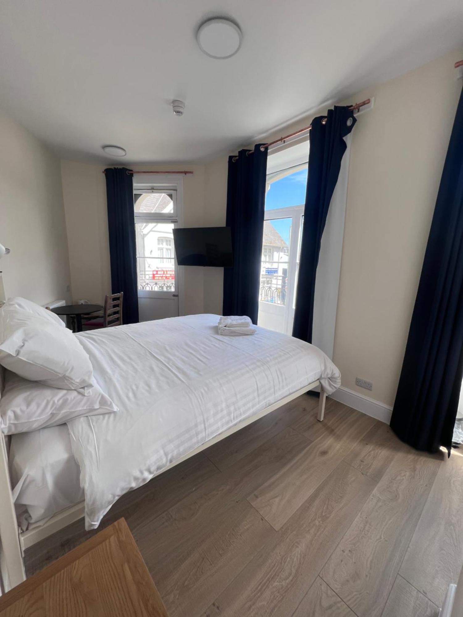 The Harbour Lights Bed & Breakfast Ilfracombe Exterior photo