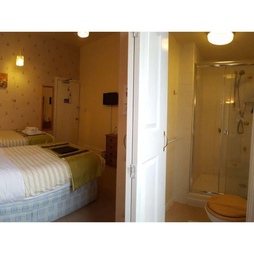 The Harbour Lights Bed & Breakfast Ilfracombe Exterior photo